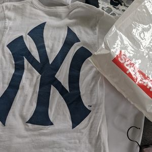 Supreme Yankee Box logo T-shirt -small